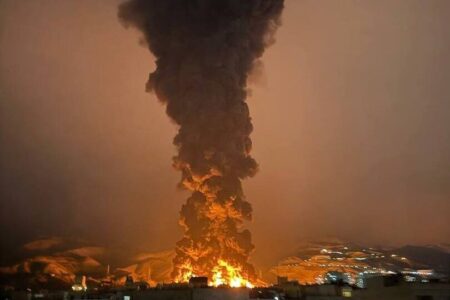 إسرائيل تقصف منشآت نفطية في طهران وإيران ترد