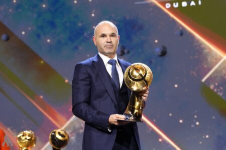 أسطورة برشلونة إنييستا ينضم إلى مشروع الكرة المغربية