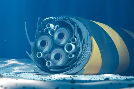 ماذا يحدث للإنترنت في الوطن العربي إذا تأثرت نقطة ربط واحدة في البحر الأحمر؟