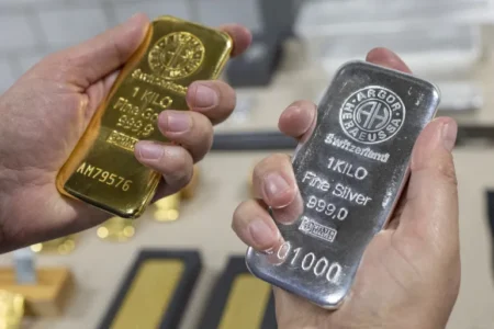 مائة عام من الفضة