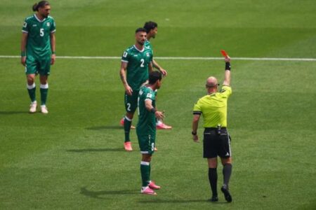 رغم الخروج من الدور الأول.. الفيفا يغرم العراق 60 الف دولار بسبب البطاقات