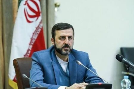 آبادي: مضيق هرمز ليس ساحة استعراض عسكري للقوات غير الإقليمية