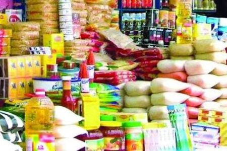 إعفاء المواد الغذائية والأدوية المستوردة من الرسوم الكمركية